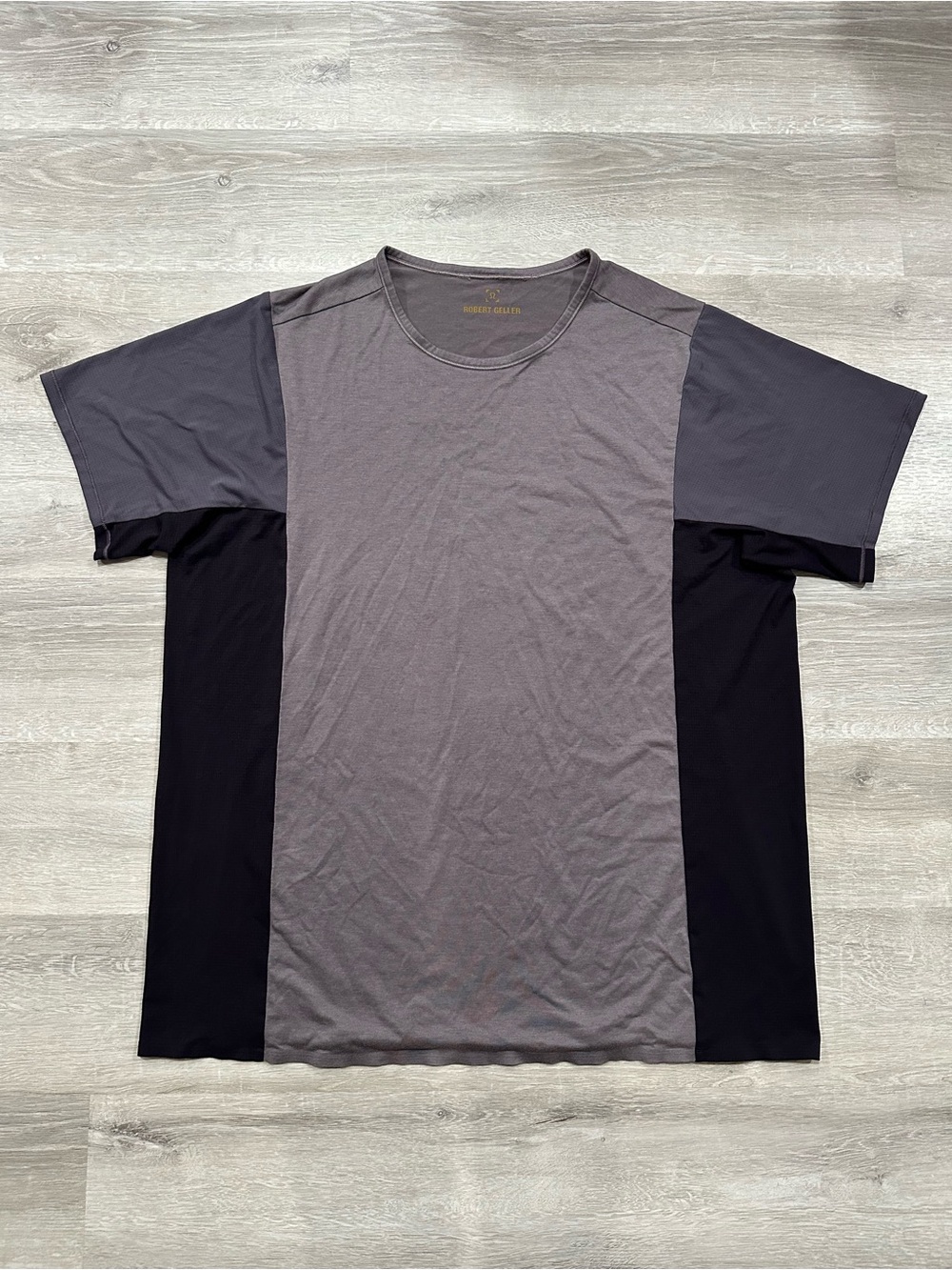 N110 Lululemon Robert Geller T Shirt Mens L Large Grey Purple Athletic Workout